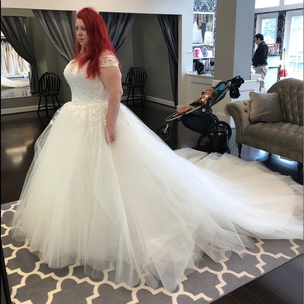 Casablanca Gracie 2312 wedding dress size 16